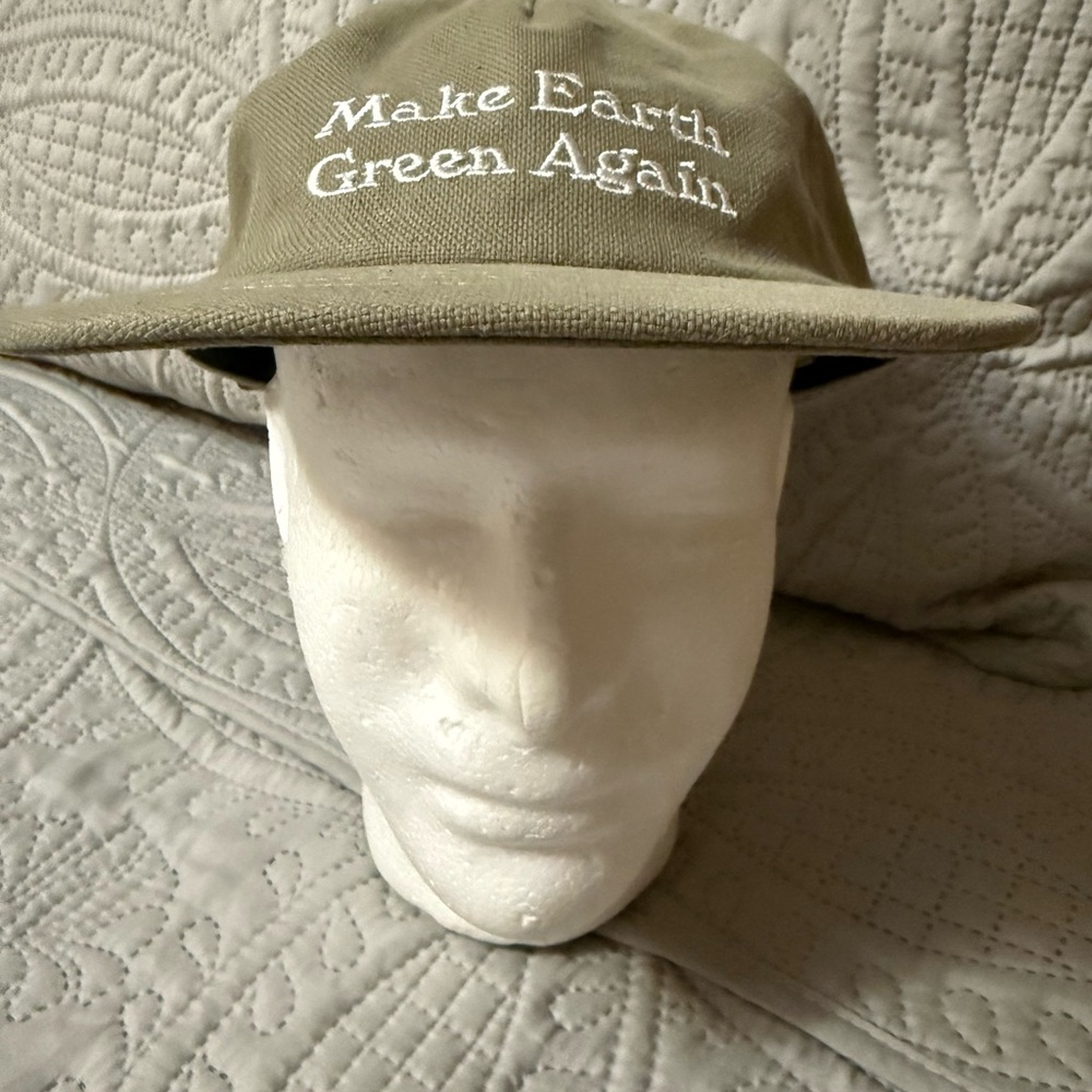 Will + Bear Cubs Cap
One Size
New With Tags!!